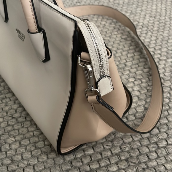 Guess Large Satchel Crossbody Bag with LEOPARD interior print - Picture 12 of 12